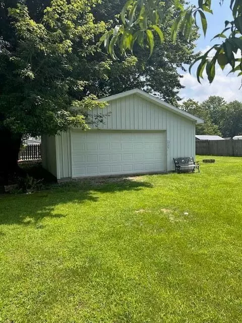 6477 Laredo Dr, Jackson, MI 49201 photo 2