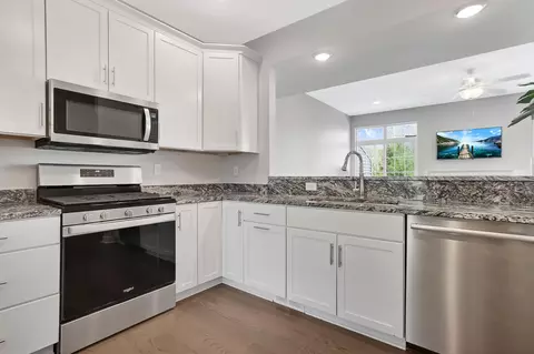 587 Village Ln, Milford, MI 48381