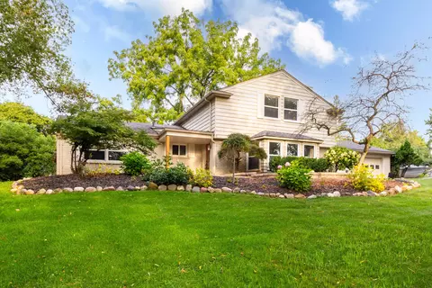 1612 Northumberland Dr, Rochester Hills, MI 48309