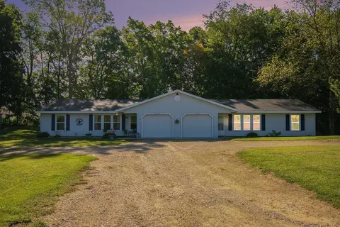 10437 Sunshine Dr, Delton, MI 49046