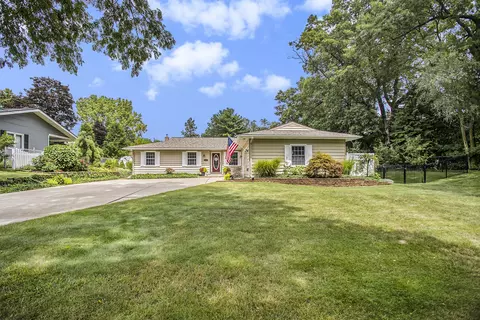 425 S Hills Dr, Battle Creek, MI 49015