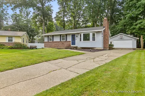 2442 Oakview St SW, Wyoming, MI 49519