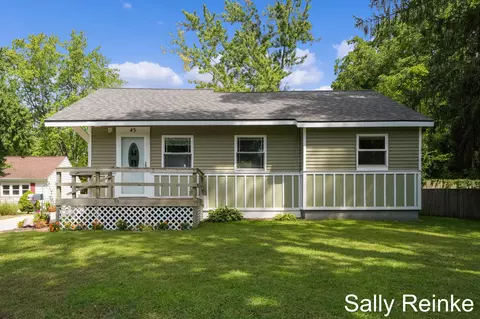 45 Grove St, Sparta, MI 49345