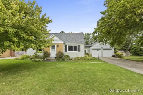 101 Kings Blvd, Sparta, MI 49345