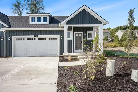 8789 Brayridge Dr, Jenison, MI 49428
