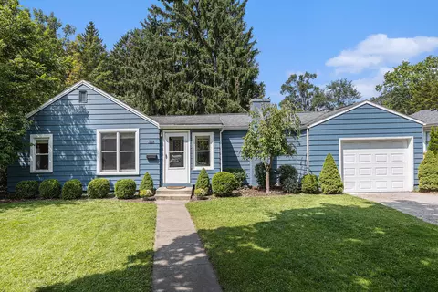 518 Chandler St, Chelsea, MI 48118