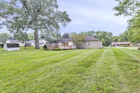 929 Albright Dr, Jackson, MI 49203 photo 2