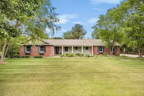 9787 York Woods Dr, Saline, MI 48176