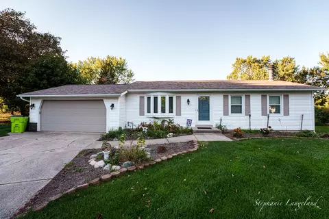 2534 Appleleaf Ct NE, Grand Rapids, MI 49525