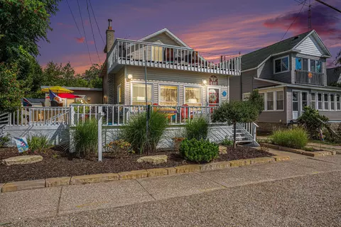 1474 Beach St, Muskegon, MI 49441