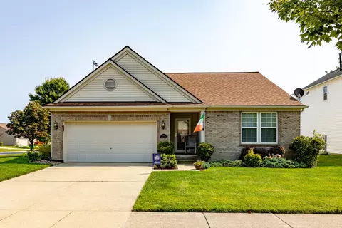 6303 Oakhurst Dr, Ypsilanti, MI 48197