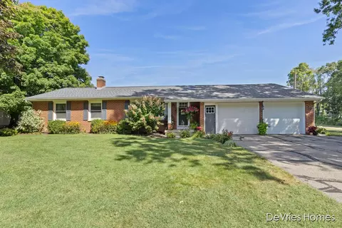 487 Barry St, Grandville, MI 49418