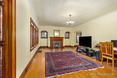 242 E Washington St, Ionia, MI 48846 photo 9