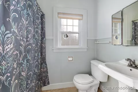 242 E Washington St, Ionia, MI 48846 photo 29