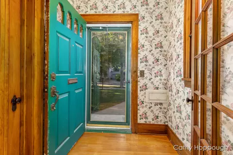 242 E Washington St, Ionia, MI 48846 photo 5