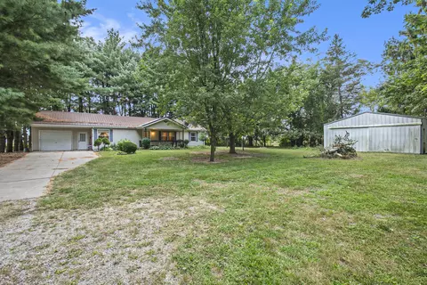 51229 Townhall Rd, Dowagiac, MI 49047