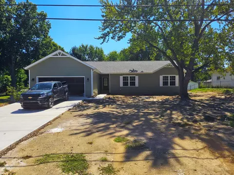 4790 Woodside Dr, Buchanan, MI 49107
