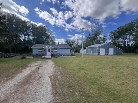 5845 N Oak Ave, White Cloud, MI 49349