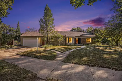510 Cheshire Dr NE, Grand Rapids, MI 49505