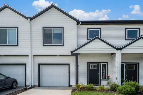 392 Harbor Town Ct #3, Holland, MI 49423