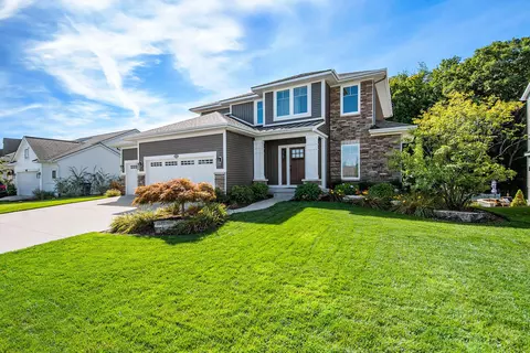 3222 Lowingside Dr, Jenison, MI 49428