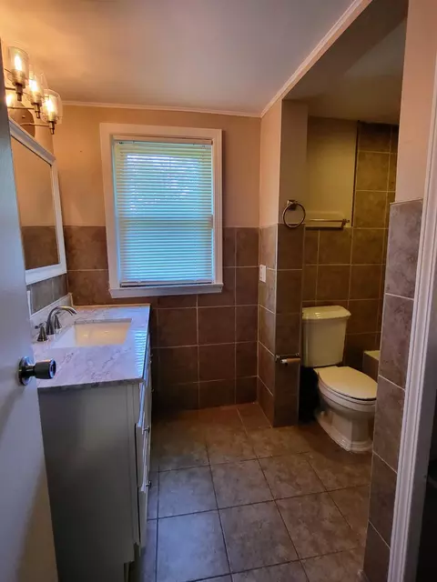 6080 Biddle St, Romulus, MI 48174 photo 9