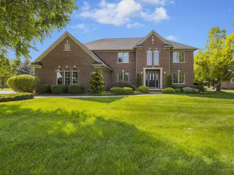 567 Hobart Ct, Saline, MI 48176