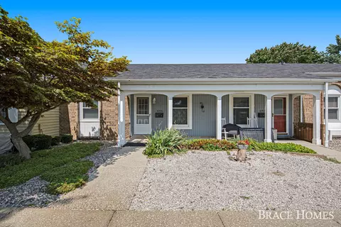 695 Carriage Ln #76, Jenison, MI 49428