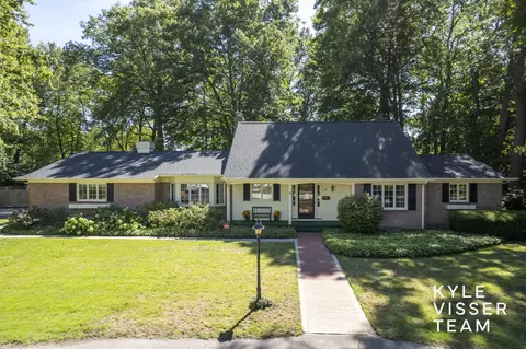 738 Kent Hills Rd NE, Grand Rapids, MI 49505