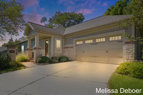 905 Allen Springs Ln #4, Jenison, MI 49428