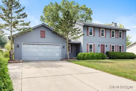 7439 Pheasant Run Dr, Hudsonville, MI 49426