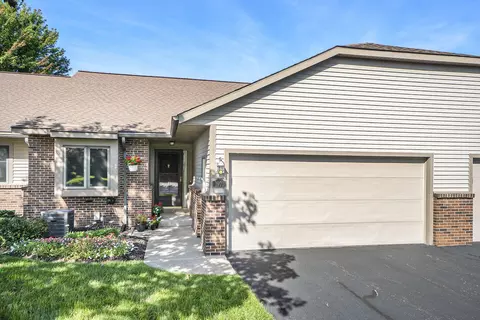 1970 Lakeview Dr, Zeeland, MI 49464