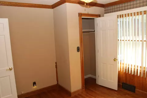 Bedroom - 305 Mills Rd, Saline, MI 48176 photo 4 of 10