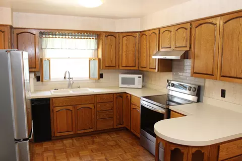 Kitchen - 305 Mills Rd, Saline, MI 48176 photo 3 of 6