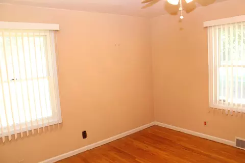 Bedroom - 305 Mills Rd, Saline, MI 48176 photo 5 of 10