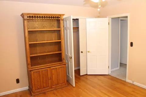 Bedroom - 305 Mills Rd, Saline, MI 48176 photo 6 of 10