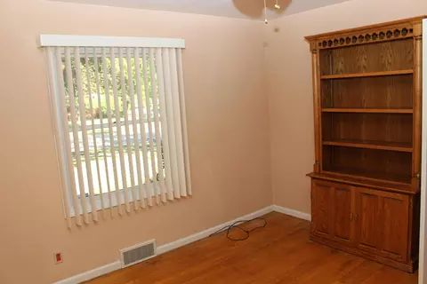 Bedroom - 305 Mills Rd, Saline, MI 48176 photo 7 of 10