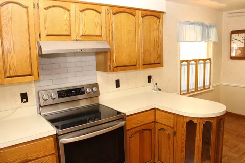 Kitchen - 305 Mills Rd, Saline, MI 48176 photo 4 of 6