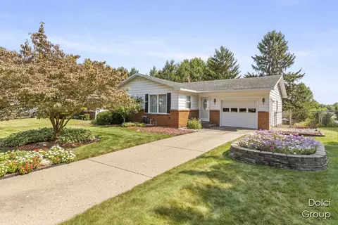 2618 Valley Ave NW, Walker, MI 49544