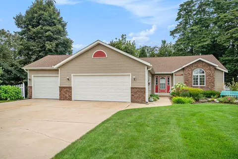 10582 Southfield Dr, Zeeland, MI 49464