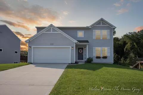 10870 Carmen Oak Dr SE, Lowell, MI 49331