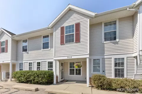7018 S Cannon Place Dr NE, Rockford, MI 49341