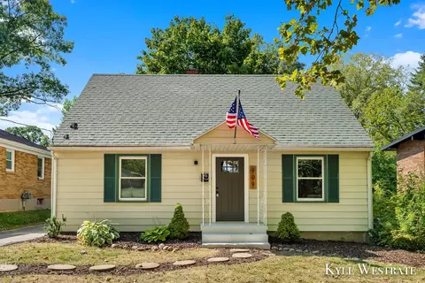 909 Spring Ave NE, Grand Rapids, MI 49503