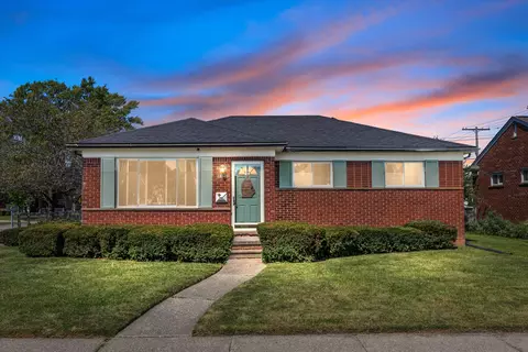 18545 Michael Ave, Eastpointe, MI 48021