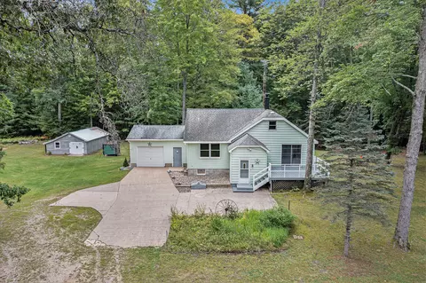 8052 Pine Creek Rd, Manistee, MI 49660