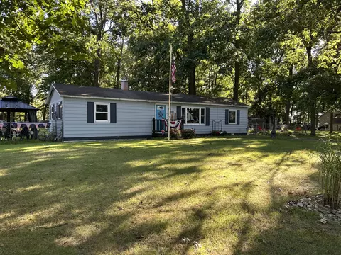 58763 Lakeshore Dr, Colon, MI 49040
