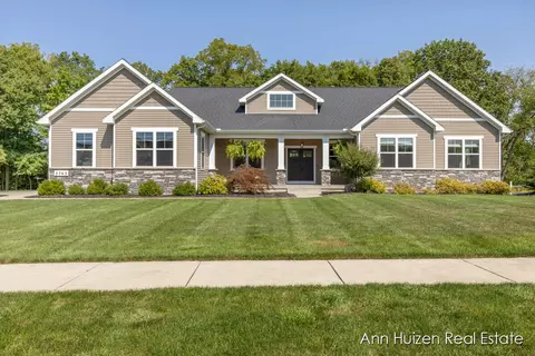 5763 Stonebridge Dr, Grandville, MI 49418