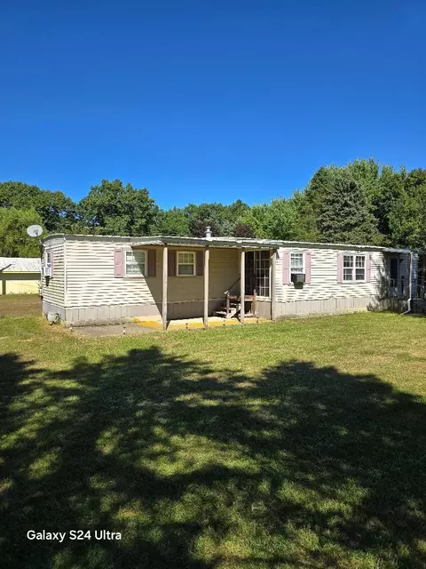69766 Sharsue Dr, Hartford, MI 49057