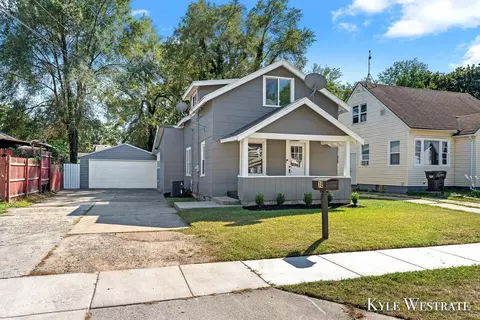 32 Calhoun St SW, Wyoming, MI 49548