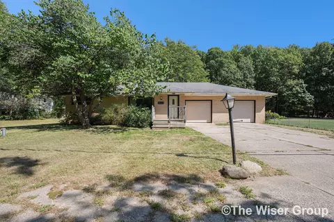 1646 Wilson Ave NW, Walker, MI 49534